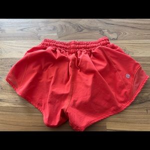 Hotty Hot Low Rise Short 2.5"
Color: Carnation Red
Size: 2

Size: 2